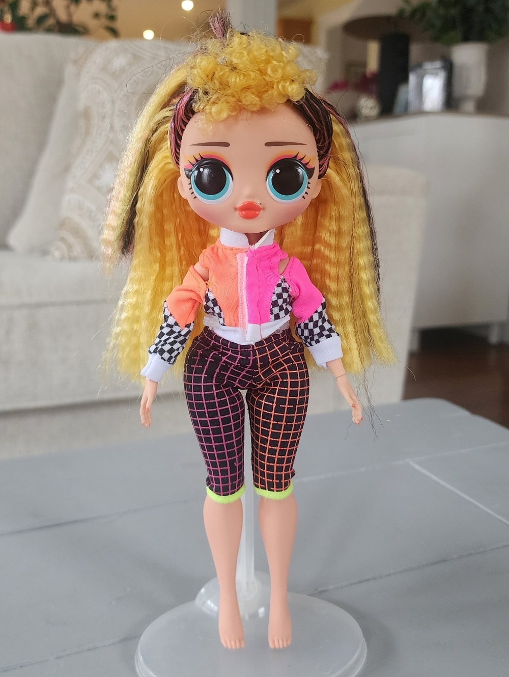 ☀️ MGA Lol Surprise OMG! Doll Neon 80s Retro Style Beautiful